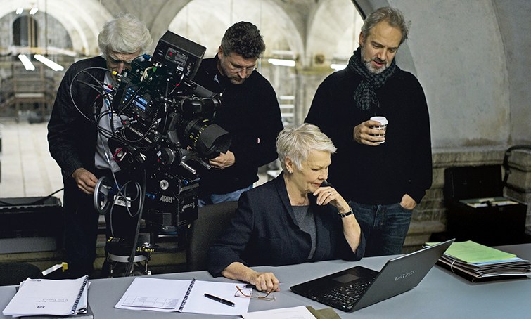 Việc giao tiếp rõ ràng là yếu tố quyết định sự hợp tác của ekip sản xuất (Nguồn: Ez Media)