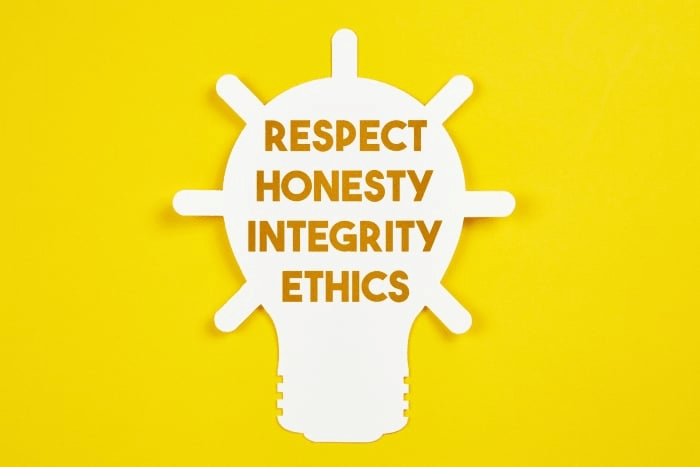 Ông bà ta có câu "Ăn ngay nói thật mọi tật mọi lành". 