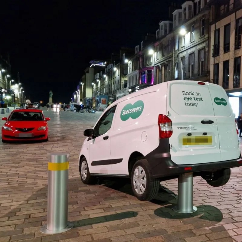 Một vụ đỗ xe sai chỗ đầy bất ngờ tại Edinburgh hóa ra lại là một chiến dịch marketing độc đáo từ Specsavers, hợp tác cùng Grand Visual.